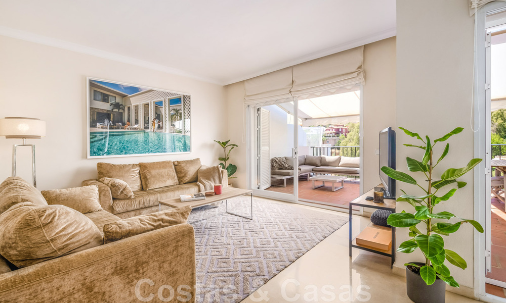 Luminoso adosado mediterráneo en venta con posibilidad de ampliación, en primera línea de golf en La Quinta en Benahavis - Marbella 44564