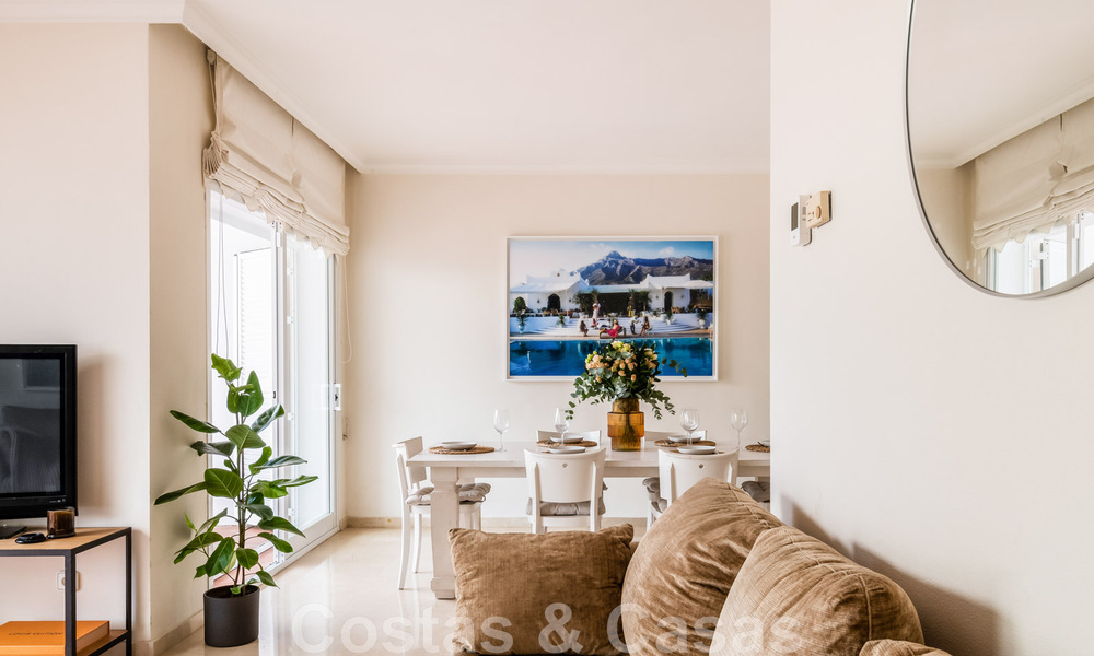 Luminoso adosado mediterráneo en venta con posibilidad de ampliación, en primera línea de golf en La Quinta en Benahavis - Marbella 44568