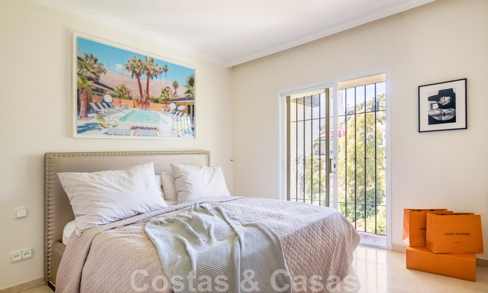 Luminoso adosado mediterráneo en venta con posibilidad de ampliación, en primera línea de golf en La Quinta en Benahavis - Marbella 44578