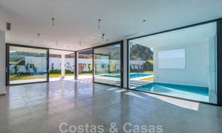 Villa nueva y contemporánea en venta con vistas abiertas a los campos de golf del codiciado resort La Cala Golf, Mijas 44640 