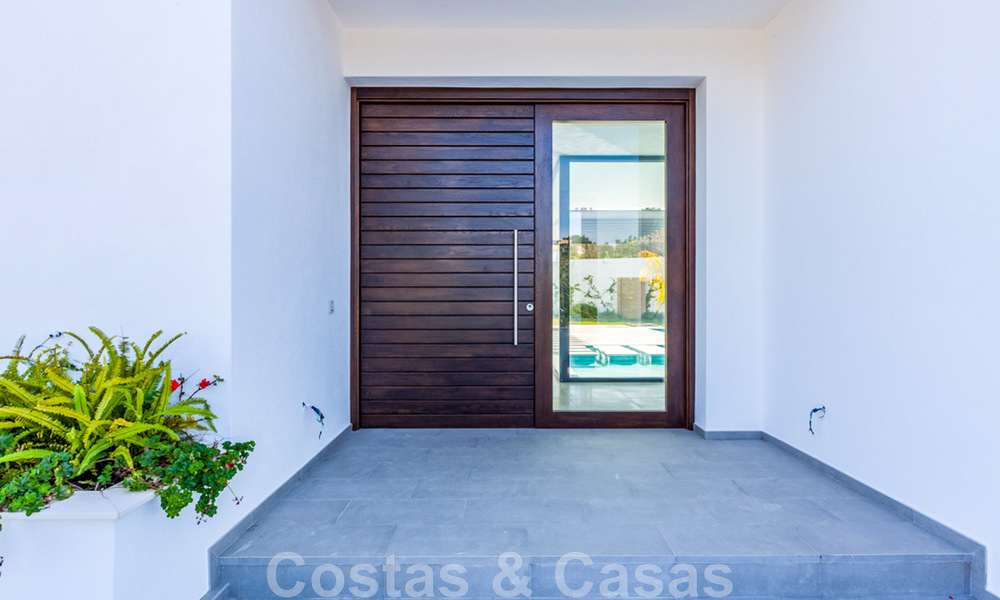 Villa nueva y contemporánea en venta con vistas abiertas a los campos de golf del codiciado resort La Cala Golf, Mijas 44641