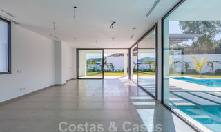 Villa nueva y contemporánea en venta con vistas abiertas a los campos de golf del codiciado resort La Cala Golf, Mijas 44642 