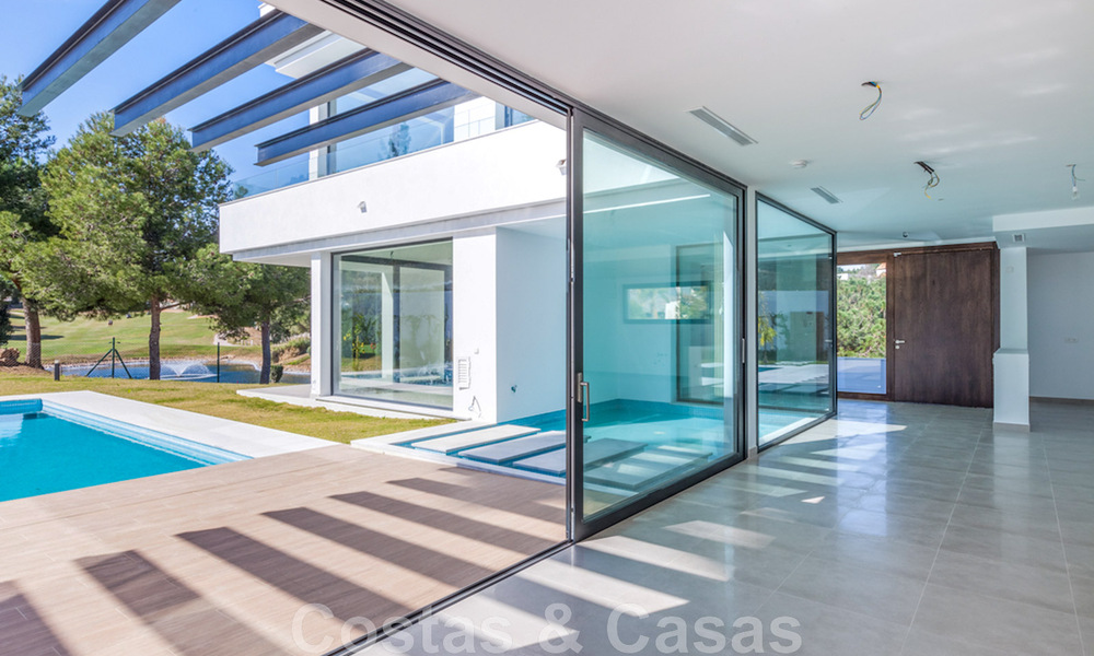 Villa nueva y contemporánea en venta con vistas abiertas a los campos de golf del codiciado resort La Cala Golf, Mijas 44645