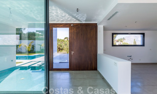 Villa nueva y contemporánea en venta con vistas abiertas a los campos de golf del codiciado resort La Cala Golf, Mijas 44646 