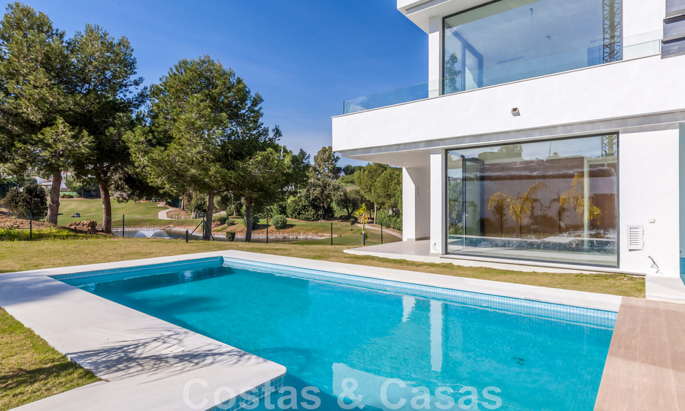 Villa nueva y contemporánea en venta con vistas abiertas a los campos de golf del codiciado resort La Cala Golf, Mijas 44653