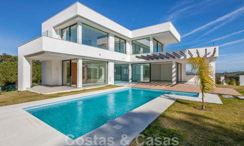 Villa nueva y contemporánea en venta con vistas abiertas a los campos de golf del codiciado resort La Cala Golf, Mijas 44656