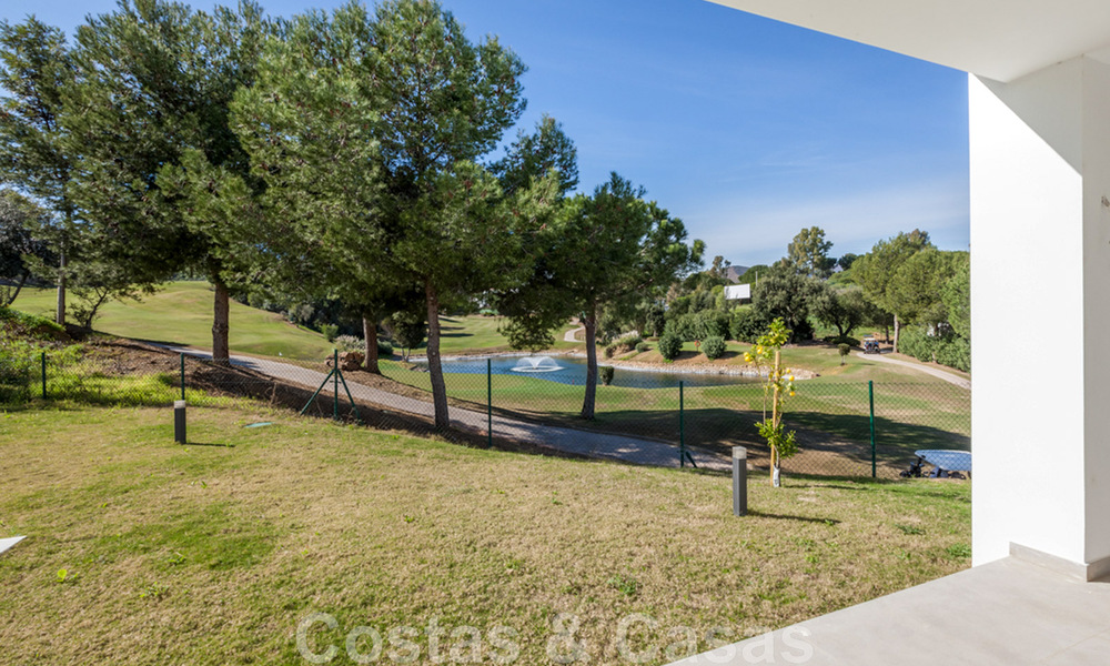 Villa nueva y contemporánea en venta con vistas abiertas a los campos de golf del codiciado resort La Cala Golf, Mijas 44658