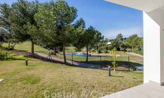Villa nueva y contemporánea en venta con vistas abiertas a los campos de golf del codiciado resort La Cala Golf, Mijas 44658 