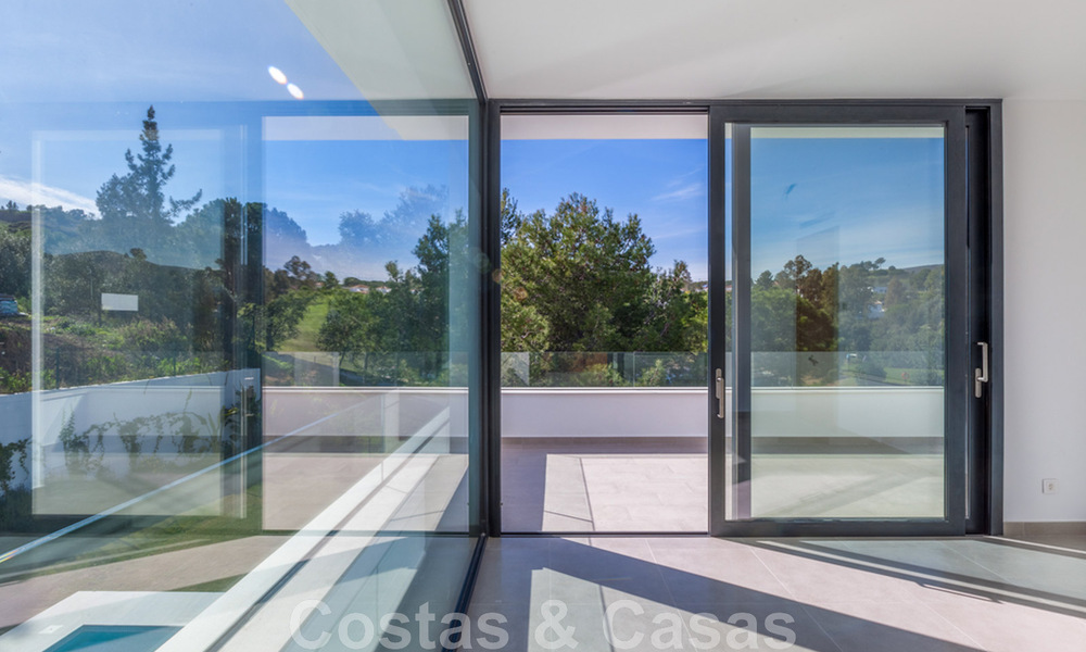 Villa nueva y contemporánea en venta con vistas abiertas a los campos de golf del codiciado resort La Cala Golf, Mijas 44662