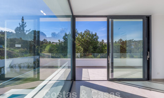 Villa nueva y contemporánea en venta con vistas abiertas a los campos de golf del codiciado resort La Cala Golf, Mijas 44662 