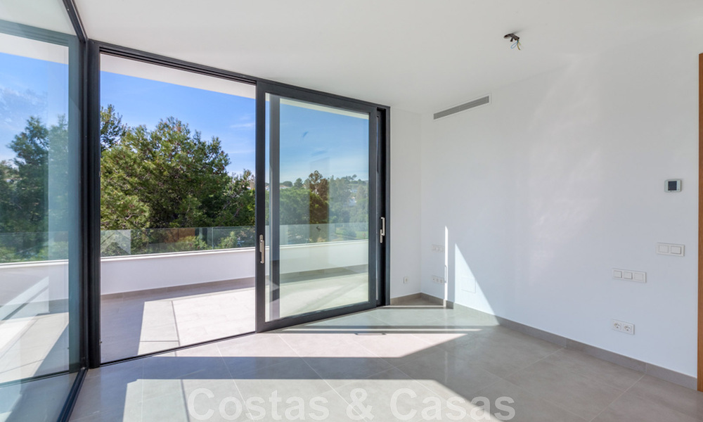 Villa nueva y contemporánea en venta con vistas abiertas a los campos de golf del codiciado resort La Cala Golf, Mijas 44663