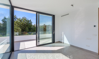 Villa nueva y contemporánea en venta con vistas abiertas a los campos de golf del codiciado resort La Cala Golf, Mijas 44663 