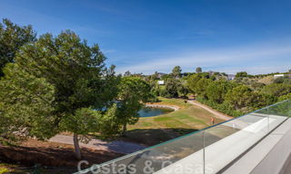 Villa nueva y contemporánea en venta con vistas abiertas a los campos de golf del codiciado resort La Cala Golf, Mijas 44664 