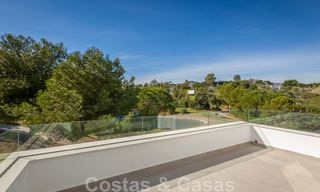 Villa nueva y contemporánea en venta con vistas abiertas a los campos de golf del codiciado resort La Cala Golf, Mijas 44665 