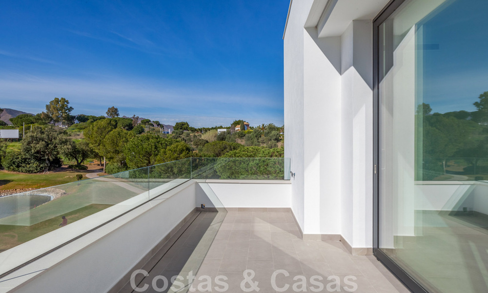 Villa nueva y contemporánea en venta con vistas abiertas a los campos de golf del codiciado resort La Cala Golf, Mijas 44666