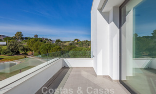 Villa nueva y contemporánea en venta con vistas abiertas a los campos de golf del codiciado resort La Cala Golf, Mijas 44666 