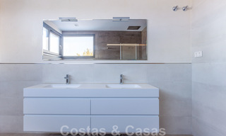 Villa nueva y contemporánea en venta con vistas abiertas a los campos de golf del codiciado resort La Cala Golf, Mijas 44670 