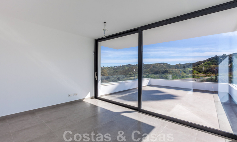 Villa nueva y contemporánea en venta con vistas abiertas a los campos de golf del codiciado resort La Cala Golf, Mijas 44672