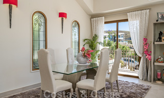 Se vende villa de carácter en una arquitectura contemporánea andaluza, rodeada de campos de golf en un resort de golf de 5 estrellas en Marbella - Benahavis 44875 