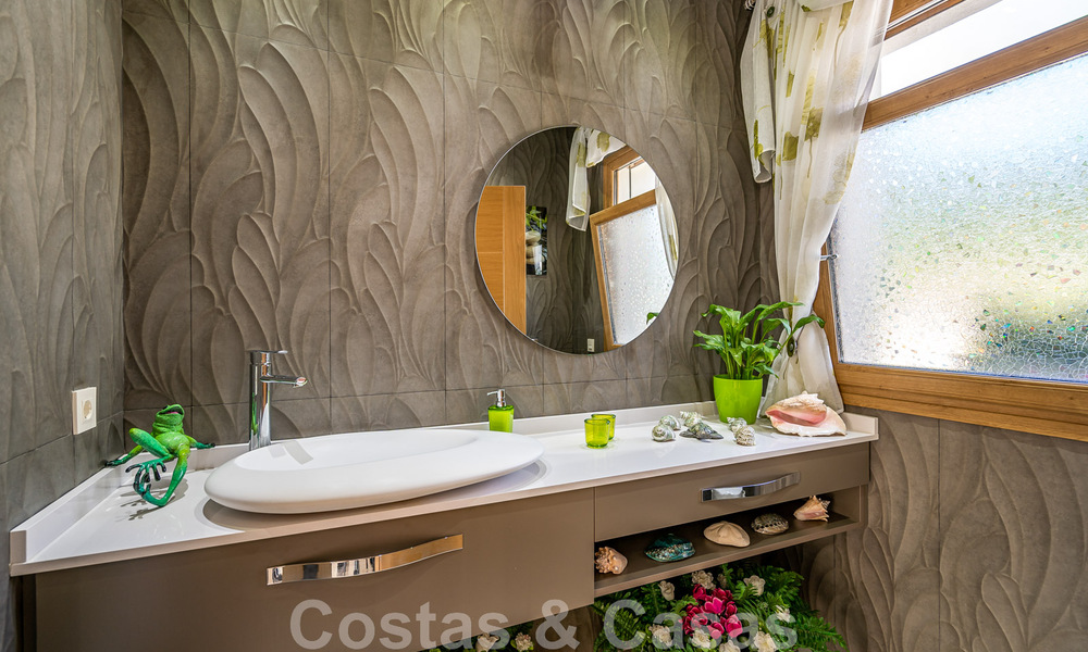 Se vende villa de carácter en una arquitectura contemporánea andaluza, rodeada de campos de golf en un resort de golf de 5 estrellas en Marbella - Benahavis 44878