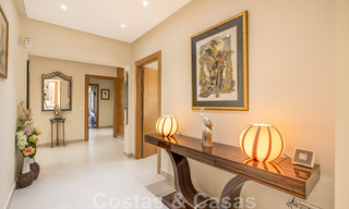 Se vende villa de carácter en una arquitectura contemporánea andaluza, rodeada de campos de golf en un resort de golf de 5 estrellas en Marbella - Benahavis 44880 