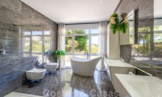 Se vende villa de carácter en una arquitectura contemporánea andaluza, rodeada de campos de golf en un resort de golf de 5 estrellas en Marbella - Benahavis 44885 