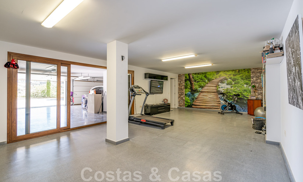 Se vende villa de carácter en una arquitectura contemporánea andaluza, rodeada de campos de golf en un resort de golf de 5 estrellas en Marbella - Benahavis 44892