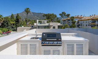 Villa contemporánea y lujosa en venta cerca de todos los servicios en una comunidad residencial muy solicitada en la Milla de Oro de Marbella 44823 