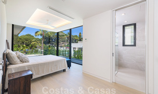 Villa contemporánea y lujosa en venta cerca de todos los servicios en una comunidad residencial muy solicitada en la Milla de Oro de Marbella 44824 