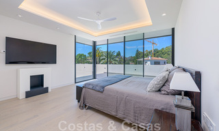 Villa contemporánea y lujosa en venta cerca de todos los servicios en una comunidad residencial muy solicitada en la Milla de Oro de Marbella 44835 
