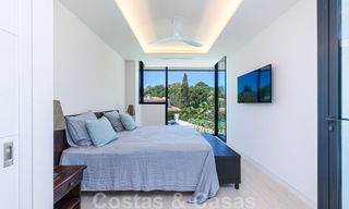 Villa contemporánea y lujosa en venta cerca de todos los servicios en una comunidad residencial muy solicitada en la Milla de Oro de Marbella 44837 
