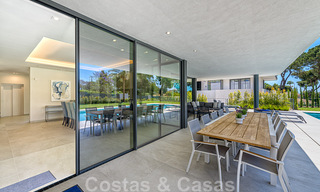 Villa contemporánea y lujosa en venta cerca de todos los servicios en una comunidad residencial muy solicitada en la Milla de Oro de Marbella 44856 