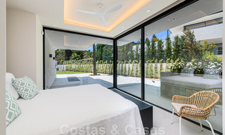 Villa contemporánea y lujosa en venta cerca de todos los servicios en una comunidad residencial muy solicitada en la Milla de Oro de Marbella 44865 