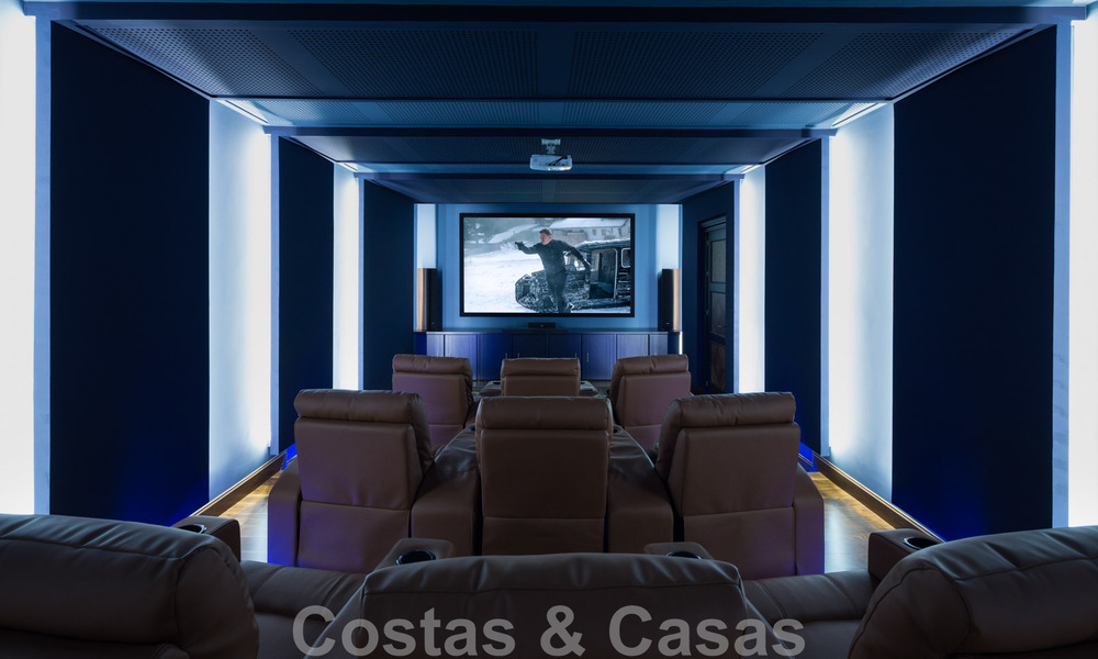 Majestuosa villa de lujo en venta con vistas panorámicas al mar en la exclusiva comunidad de Sierra Blanca en la Milla de Oro de Marbella 44770