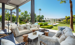 Exclusiva y prestigiosa villa de diseño en venta, situada en primera línea de golf en el corazón de Nueva Andalucía en Marbella 44807 