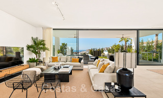 Se vende villa moderna, lista para entrar a vivir, en primera línea de golf con impresionantes vistas al mar en Marbella Este 44976 