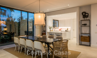 Se vende villa moderna, lista para entrar a vivir, en primera línea de golf con impresionantes vistas al mar en Marbella Este 44995 