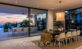 Se vende villa moderna, lista para entrar a vivir, en primera línea de golf con impresionantes vistas al mar en Marbella Este 44996 