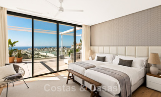 Se vende villa moderna, lista para entrar a vivir, en primera línea de golf con impresionantes vistas al mar en Marbella Este 45010 