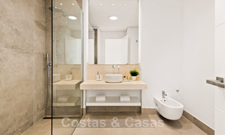 Se vende villa moderna, lista para entrar a vivir, en primera línea de golf con impresionantes vistas al mar en Marbella Este 45011 