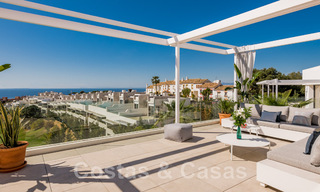 Se vende villa moderna, lista para entrar a vivir, en primera línea de golf con impresionantes vistas al mar en Marbella Este 45016 