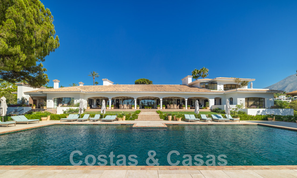 Se vende magistral villa de diseño en una de las zonas más deseadas de la Milla de Oro de Marbella con vistas al mar 45958