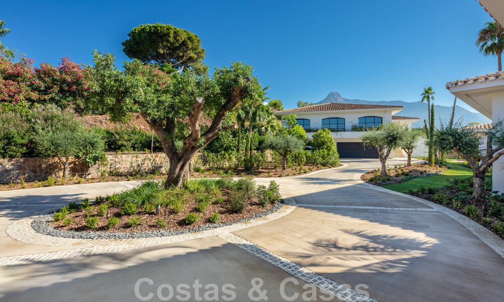 Se vende magistral villa de diseño en una de las zonas más deseadas de la Milla de Oro de Marbella con vistas al mar 45979