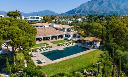 Se vende magistral villa de diseño en una de las zonas más deseadas de la Milla de Oro de Marbella con vistas al mar 45980