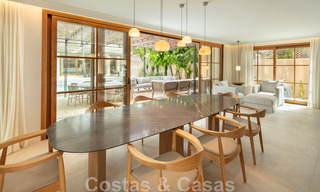 Villa andaluza modernista en venta con vistas panorámicas, cerca de la playa, en la Milla de Oro de Marbella 44916 