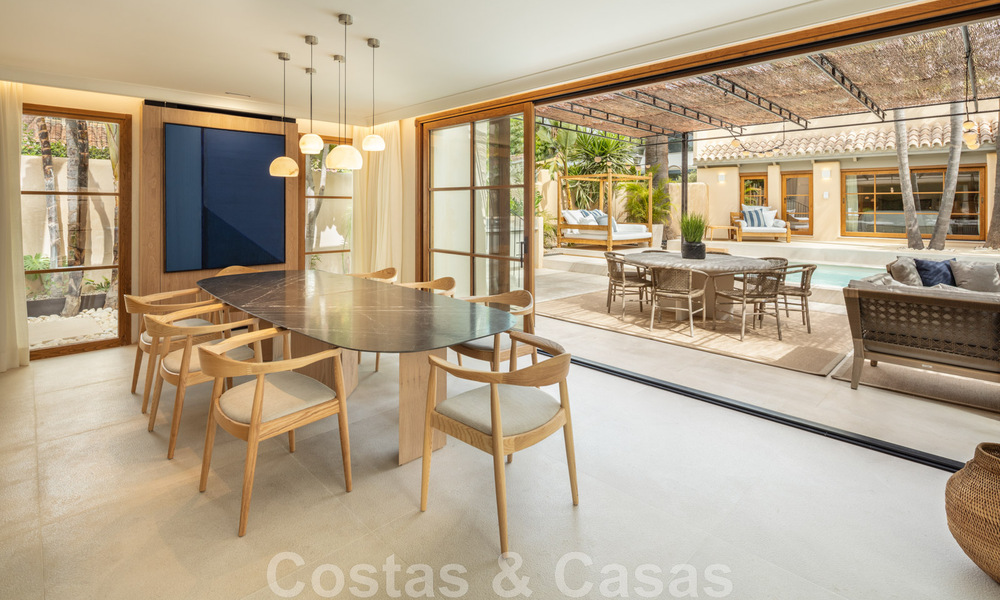 Villa andaluza modernista en venta con vistas panorámicas, cerca de la playa, en la Milla de Oro de Marbella 44917