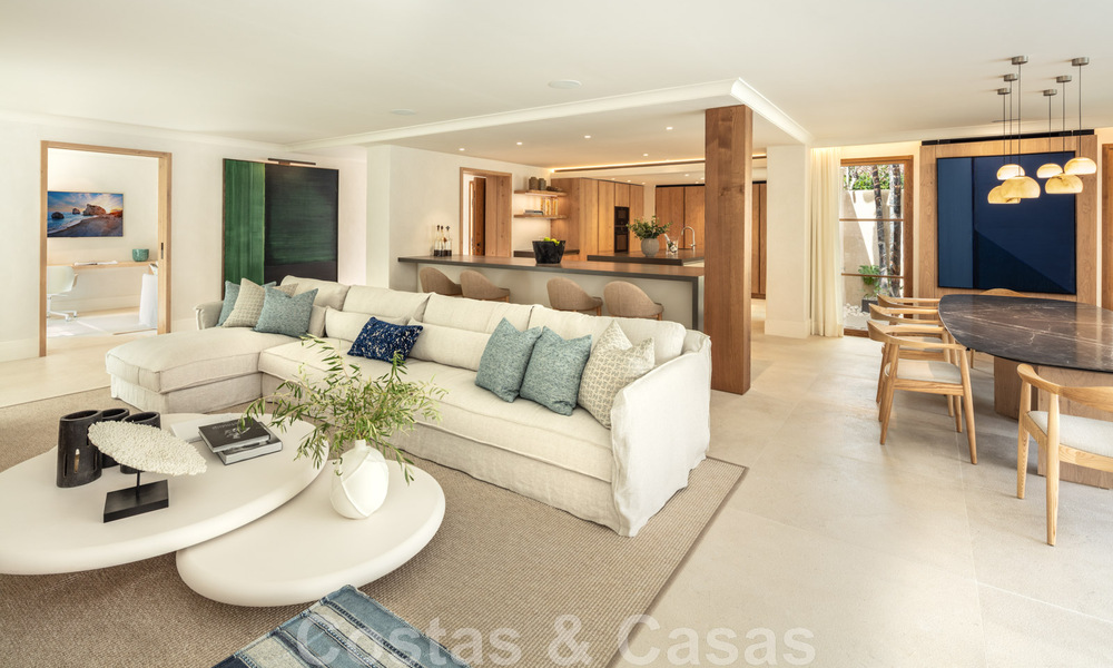 Villa andaluza modernista en venta con vistas panorámicas, cerca de la playa, en la Milla de Oro de Marbella 44920