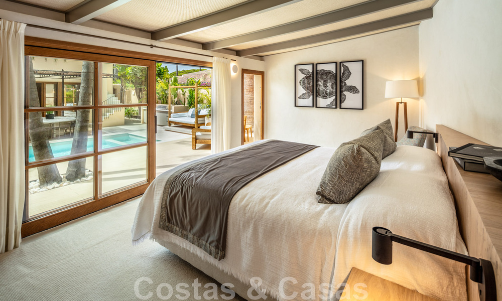 Villa andaluza modernista en venta con vistas panorámicas, cerca de la playa, en la Milla de Oro de Marbella 44923