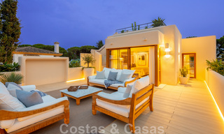 Villa andaluza modernista en venta con vistas panorámicas, cerca de la playa, en la Milla de Oro de Marbella 44930 