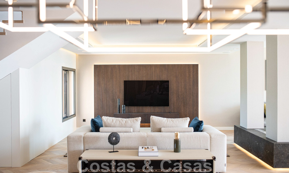 Moderno ático dúplex reformado, con vistas panorámicas al mar en un complejo con seguridad 24h en Nueva Andalucía, Marbella 45354